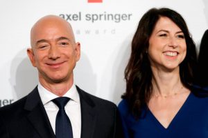 Jeff và MacKenzie Bezos tại Berlin năm 2018. Ảnh: Getty.