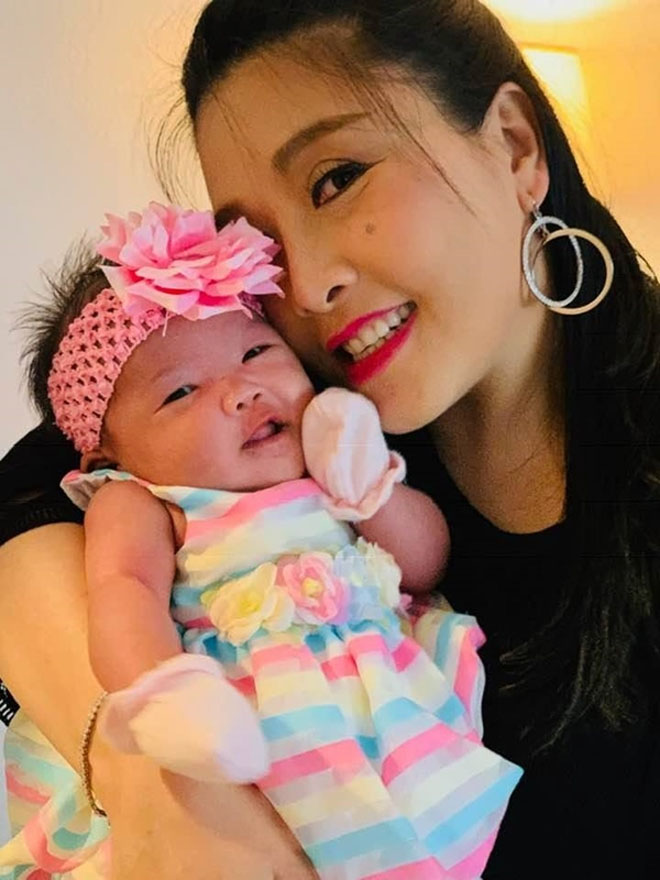 Cuối năm 2018, Kiều Oanh bất ngờ khoe ảnh con gái thứ 2 sau một thời gian dài ở ẩn sinh con.