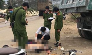 Cơ quan chức năng đang khám nghiệm hiện trường