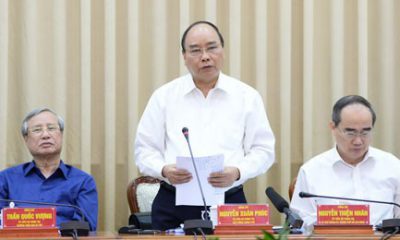Thủ tướng Nguyễn Xuân Phúc phát biểu tại hội nghị vào ngày 12-1