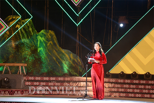 Bà Tôn Thị Ngọc Hạnh, Phó chủ tịch UBND tỉnh Đắk Nông phát biểu khai mạc Lễ hội.