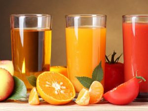 Người trưởng thành phải uống ít nhất 2 lít nước/ngày. (Ảnh minh họa)