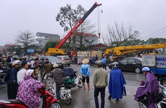 Hiện trường vụ tai nạn giao thông nghiêm trọng tại Thanh Hóa sáng nay 17-2 khiến 8 người thương vong