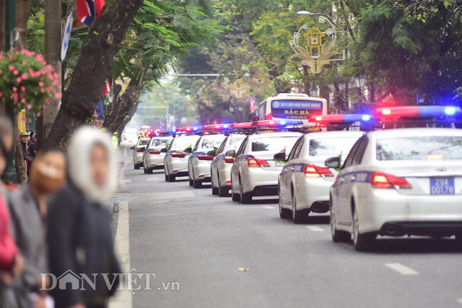 Đoàn xe thuộc Công an TP.Hà Nội gồm các xe mô tô phân khối lớn và xe ô tô cảnh sát dẫn đường.