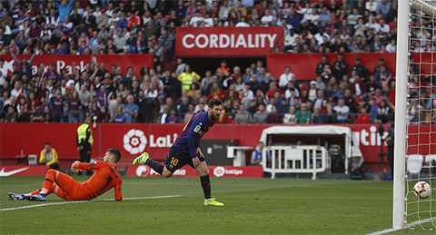 Messi lại tỏa sáng giúp Barca củng cố ngôi đầu La Liga