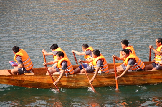 Lễ hội đua thuyền là dịp để giới thiệu và quảng bá đến nhân dân và du khách thập phương về miền đất, con người, nét văn hoá đậm đà bản sắc của đồng bào các dân tộc huyện Quỳnh Nhai.