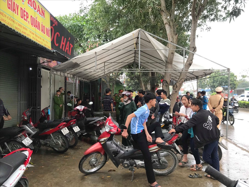 Công an phong tỏa hiện trường vụ án.