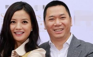 Vợ chồng Triệu Vy - Huỳnh Hữu Long liên tiếp gặp phải những rắc rối pháp lý thời gian gần đây