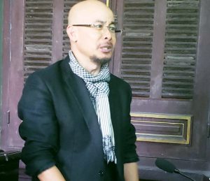 Ông Vũ chua xót: “Tiền nhiều làm gì để hôm nay ngồi ở đây như thế này?”. (Ảnh: P.V)