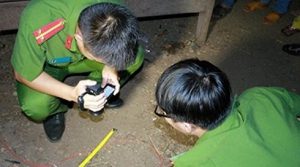 Công an khám nghiệm hiện trường một vụ án mạng. (Ảnh minh họa)