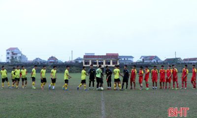 Ở trận đấu này, đội U19 Hồng Lĩnh Hà Tĩnh ra quân trong trang phục màu đỏ truyền thống, còn bên phía FC PTF ra quân với áo vàng quần đen và tất vàng.