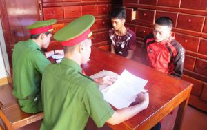 Đối tượng Điệp và Thế tại cơ quan công an