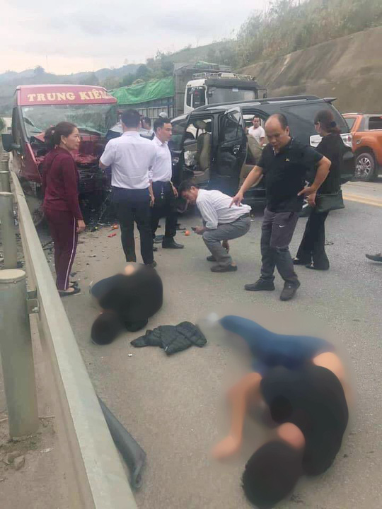 Vụ tai nạn khiến 9 người trên cả 2 xe bị thương phải nhập viện cấp cứu - Ảnh: Facebook