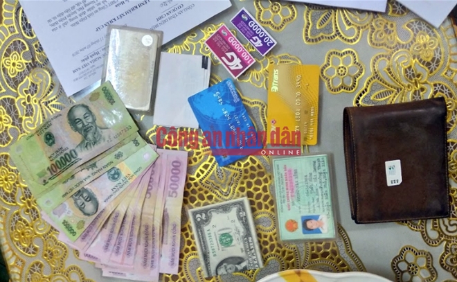 Một số đồ vật thu giữ tại nhà cậu ruột của Vương Văn Hùng.