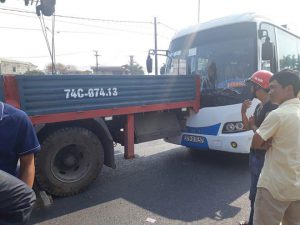 Tai nạn khiến giao thông ùn tắc nghiêm trọng