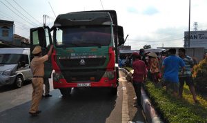 Hiện trường vụ tai nạn nghiêm trọng khiến 1 người tử vong tại chỗ - Ảnh: Lê Lang