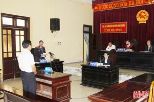 Toàn cảnh phiên tòa xét xử Trần Đức Lê về tội "Cố ý gây thương tích"