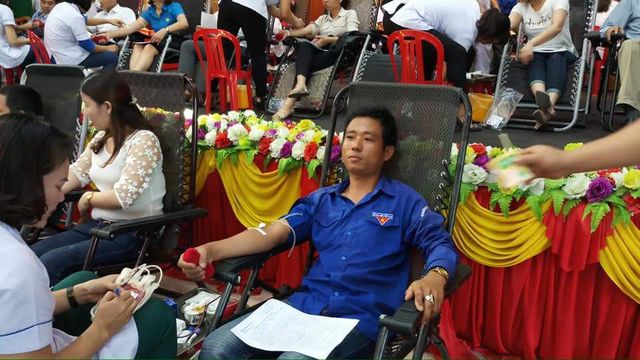 Anh Bùi Văn Nam - thành viên CLB ngân hàng máu sống xã Thạch Liên bị tàn tật nhưng đã 3 lần tham gia hiến máu tình nguyện.