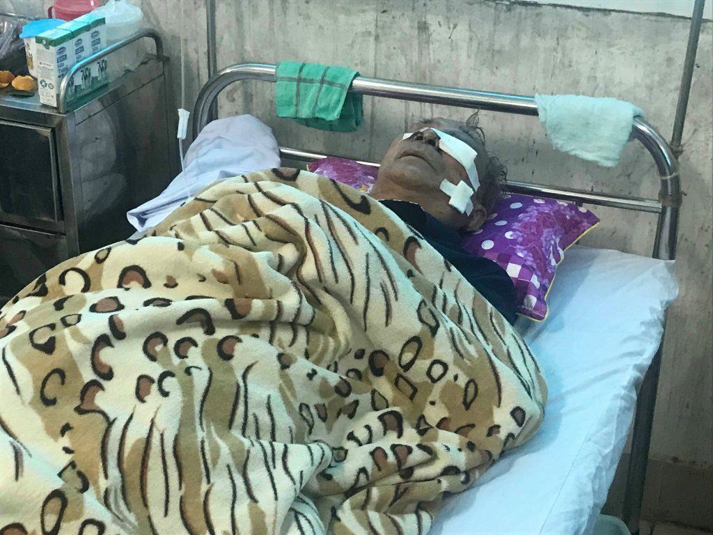 Ông Được đã và đang phải trải qua những giây phút đau đớn cả về thể chất và tinh thần.