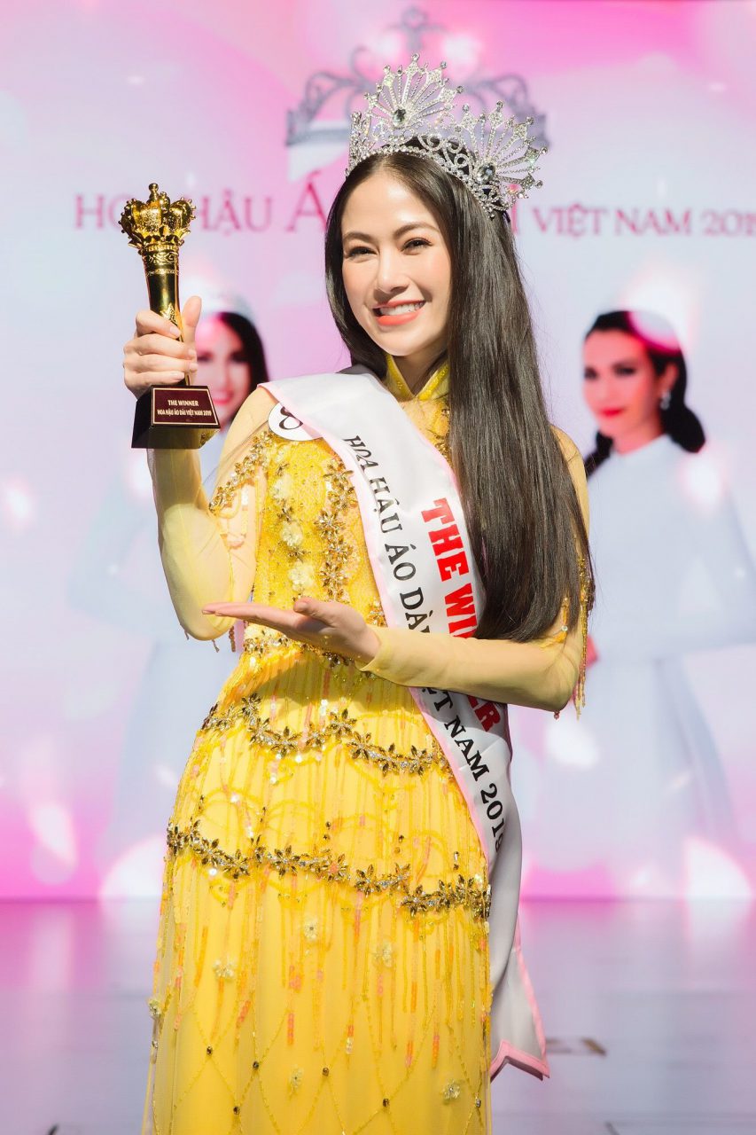 Tuyết Nga Nguyễn dành ngôi Hoa hậu áo dài Việt Nam 2019