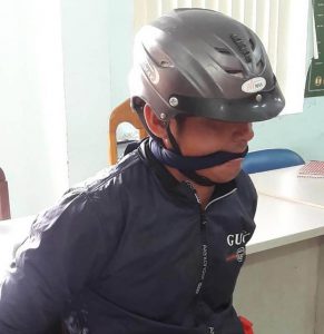 Đối tượng Nam bị công an bắt giữ trong tình trạng mất kiểm soát hành vi, nhận thức.