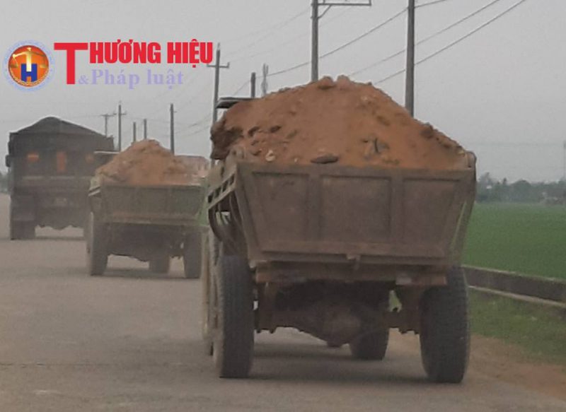 Khai thác vận chuyển đất ra khỏi địa bàn xã Hồng Lộc, Huyện Can Lộc.