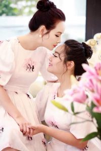 Mai Thu Huyền và con gái Thăng Huyền Anh
