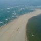 Đảo cát dài 3km xuất hiện kỳ lạ ở giữa biển Hội An khiến người dân cùng chính quyền bất ngờ.