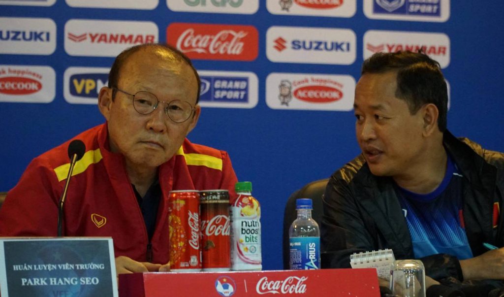 HLV Park Hang-seo khuyên Công Phượng phải cố gắng hoàn thành mọi yêu cầu chiến thuật của HLV Incheon United nếu muốn thành công tại K.League. Ảnh: Cao Oanh