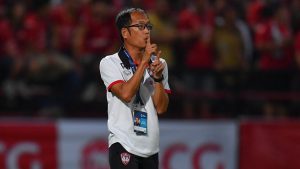 HLV Borwonwatanadilok đang bị CĐV chỉ trích kịch liệt