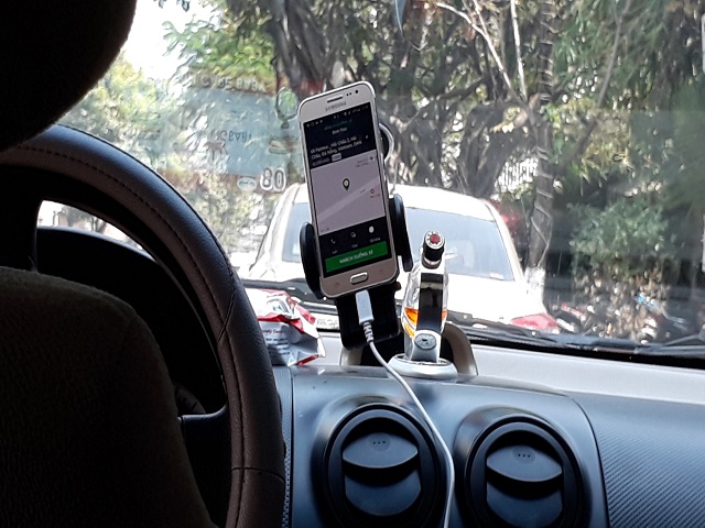 Hiện Đà Nẵng có hơn 4.000 xe hoạt động như taxi trên địa bàn. Ảnh: Đình Thiên
