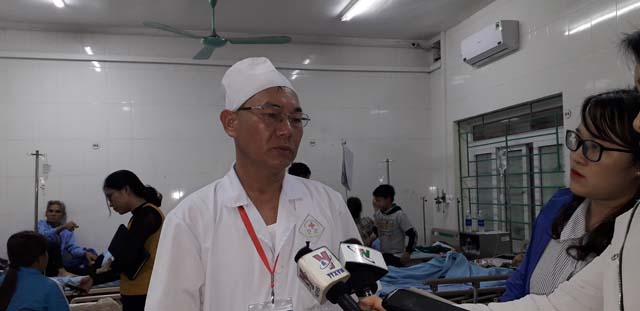 Ông Tạ Văn Thành - Phó Giám đốc Bệnh viện Đa khoa Phú Bình trao đổi với PV.