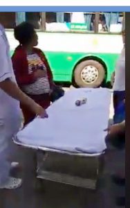 Sau khi đưa “bà bầu” vào bệnh viện, tài xe buýt tiếp tục hành trình chở khách