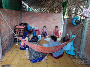 Những người từng hành nghề mát-xa trá hình được chị Linh khuyên bỏ nghề.