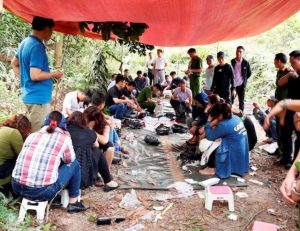 Các đối tượng sau khi bị lực lượng chức năng bắt.