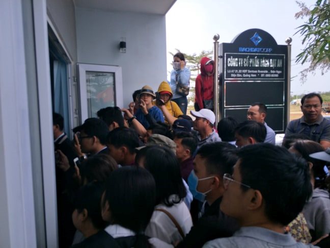 Hơn 1.000 người dân lo lắng khi mua đất.