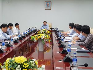 Chủ tịch UBND TP Đà Nẵng Huỳnh Đức Thơ chủ trì cuộc họp chiều 22/3 nghe các sở, ngành, địa phương hữu quan báo cáo về dự án đầu tư xử lý nước thải của Công ty CP Hằng Hữu Huỳnh (Ảnh: HC)