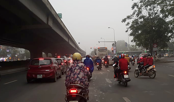 Khói bụi, các chất ô nhiễm không thể khuếch tán lên cao, gây hiện tượng mờ mịt