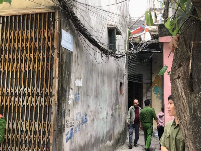 Lực lượng công an có mặt điều tra nguyên nhân vụ án.