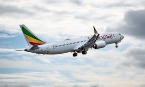 Một chiếc máy bay Boeing 737 Max của hãng hàng không Ethiopian, cùng loại với chiếc máy bay Boeing 737 Max bị rơi ngày 10-3 khiến toàn bộ 157 người trên máy bay thiệt mạng