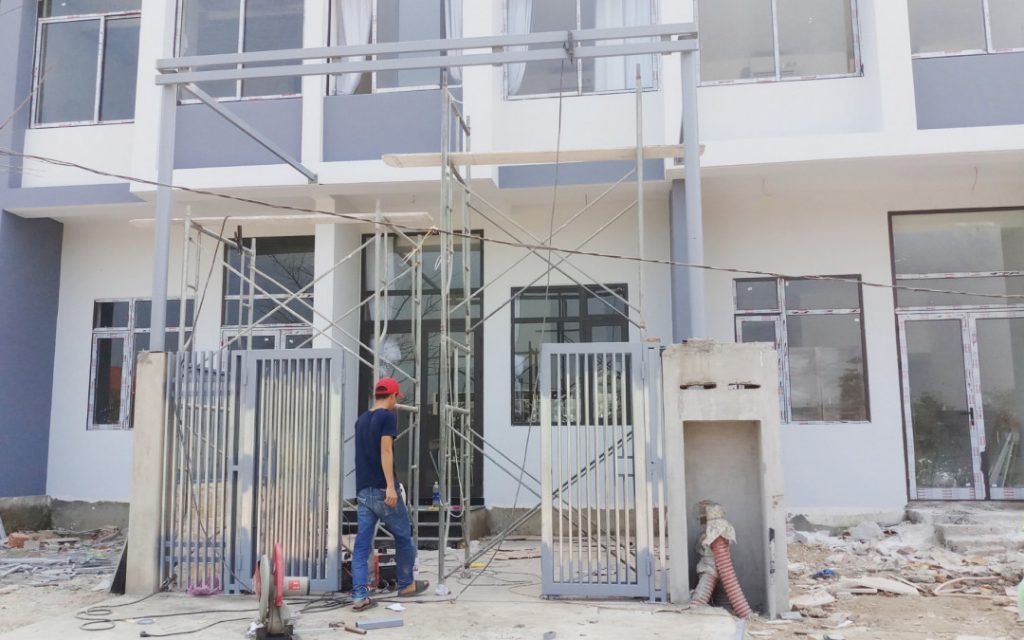 Căn nhà của hai vợ chồng chị Nhớ đến nay vẫn chưa được bàn giao