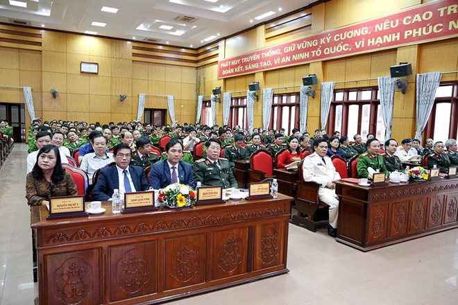 Các đại biểu tham dự buổi lễ.
