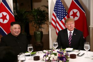 Ông Trump và ông Kim Jong Un ăn tối cùng nhau tối 27.2.