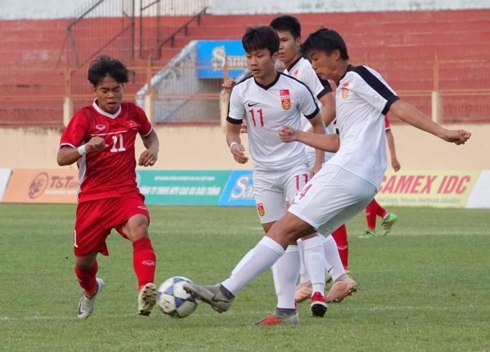 U19 Việt Nam (áo đỏ) sẽ tranh chức vô địch giải U19 quốc tế với U19 Thái Lan. (Ảnh: Vietnamnet).