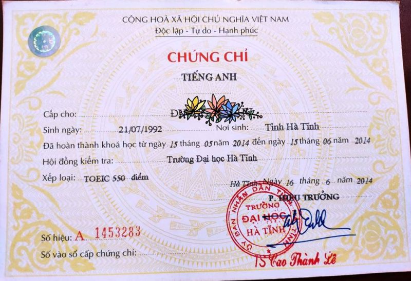 Từ năm 2013 - 2017, Trường Đại học Hà Tĩnh đã cấp chứng chỉ tiếng Anh TOEIC cho 1.888 sinh viên với khoản học phí từ 200.000 đ đến 500.000 đ để nhận chứng chỉ ngoại ngữ này. Ảnh PV