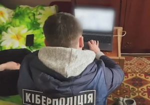 Cảnh sát phát hiện vô số những clip ấu dâm trong máy tính người mẹ 26 tuổi - Ảnh: Internet