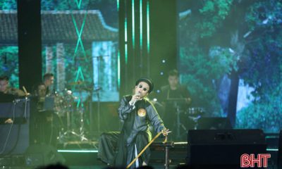 Thí sinh Nguyễn Thanh Quý cá tính thể hiện ca khúc Mục hạ vô nhân.