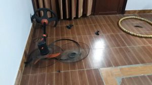 Tình cảm rạn nứt, một số đồ đạc trong gia đình ông L cũng bị đập phá, hư hỏng .Ảnh: Duy Chiến