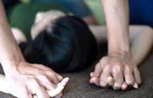 Chị H. bị Hoàng giở trò hãm hiếp (ảnh minh họa)