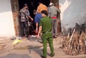 Khoảng 8h sáng nay (10/4) trong lúc cãi vã, đối tượng Tô Văn Hào (SN 1986, trú nhà 120, khu 4, thị trấn Na Dương, huyện Lộc Bình, tỉnh Lạng Sơn) được cho đã dùng dao phay chém liên tiếp vào người bố mẹ mình.